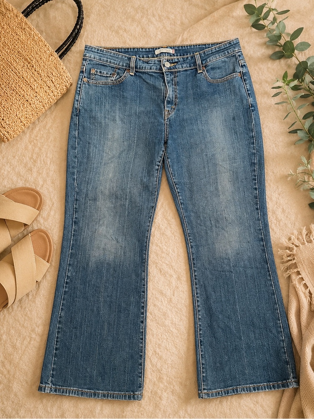 Levi’s 515 Bootcut Jeans Women’s Size 16 Short Medium Wash Stretch Denim Classic